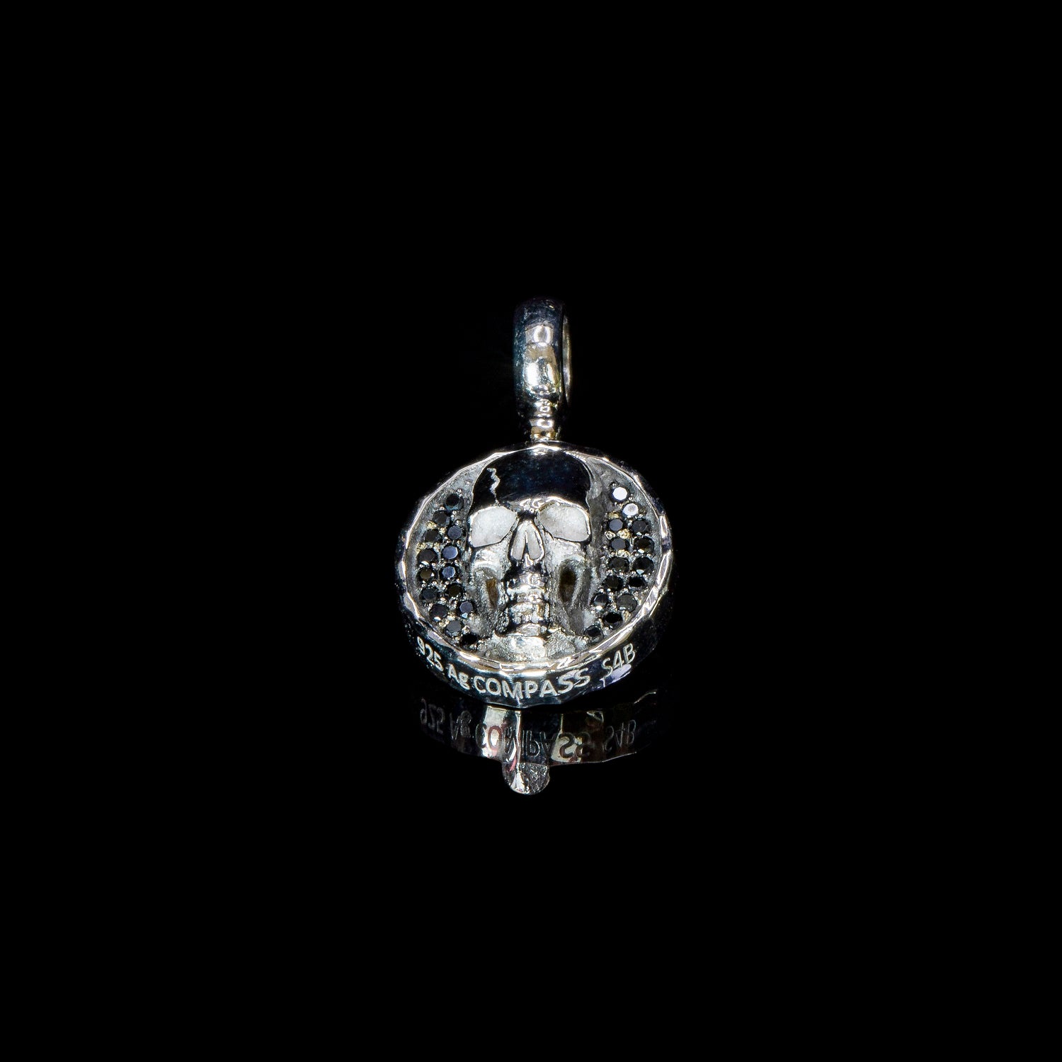compass-jewelry-necklace-silver-skull-black-diamonds-1